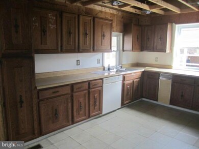 800 Platinum Ave, Essex, MD 21221 - photo 6