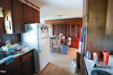 904 Langston Rd, Newton Grove, NC 28366 - photo 6