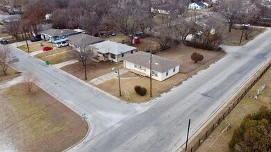 1619 Elizabeth St, Gainesville, TX 76240 - photo 4