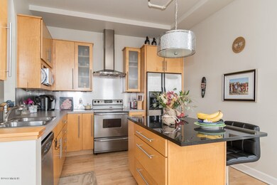 222 N Kalamazoo 270-8