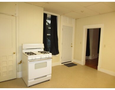 177 E Merrimack St unit 6, Lowell, MA 01852 - photo 2