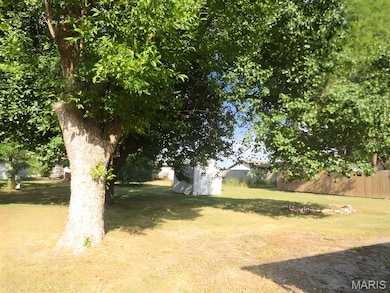 611 23rd St, Carlyle, IL 62231 - photo 2