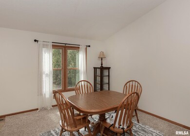 2308 W 60th Place, Davenport, IA 52806 - photo 7
