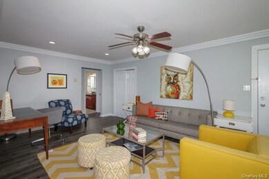 235 Lakeland Ave unit 2-4D, Sayville, NY 11782 - photo 4