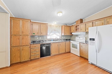 416 Saturn Ave, Salina, KS 67401 - photo 7