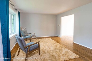 1010 Blanchette. Living room