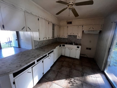 224 Shellwood Dr, Wake Village, TX 75501 - photo 3