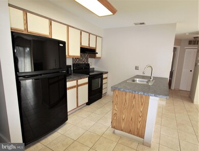 115 Ashton Ct unit 115, West Deptford, NJ 08051 - photo 2