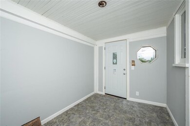 3838 E 29th St, Des Moines, IA 50317 - photo 2