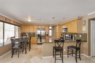 Eat-in Kitchen_Breakfast Bar