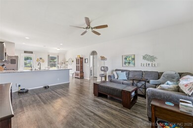 1521 S 31st St, Broken Arrow, OK 74014 - photo 3