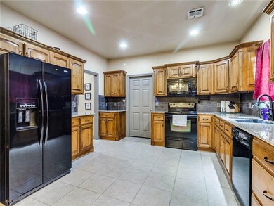 1304 Lexi Ln, Noble, OK 73068 - photo 5