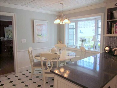 Kitchen. Eating Area