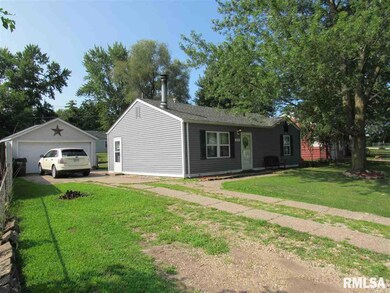2113 W 75th Place, Davenport, IA 52806 - photo 2