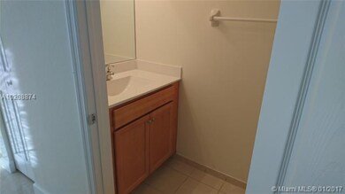 1ST FLOOR 1/2 BATHROOM