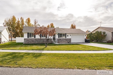 4216 Edgewood Cir, Ammon, ID 83406 - photo 2