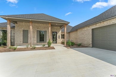 9117 Hillon Hood Rd, Denham Springs, LA 70726 - photo 2