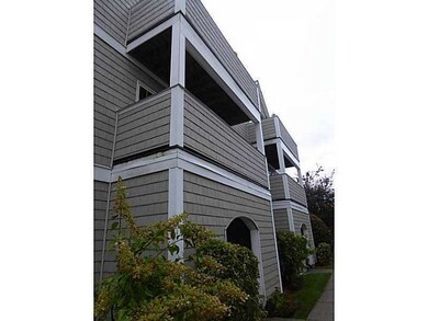 663 Metacom Ave unit 2, Bristol, RI 02809 - photo 3