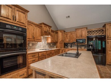 Upscale Kitchen with Double Oven, Gas StoveTop, Cu