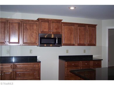 984 E Chamberlin Dr, Asheboro, NC 27205 - photo 5