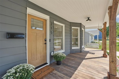 215 W Buchanan St, Winterset, IA 50273 - photo 2