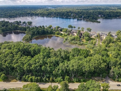 6100 Pontiac Trail, West Bloomfield Township, MI 48323 - photo 3