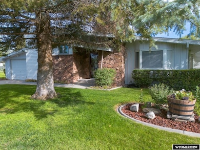 755 N 2nd St W, Riverton, WY 82501 - photo 2