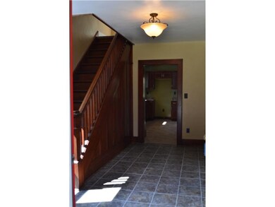Entry/Foyer.