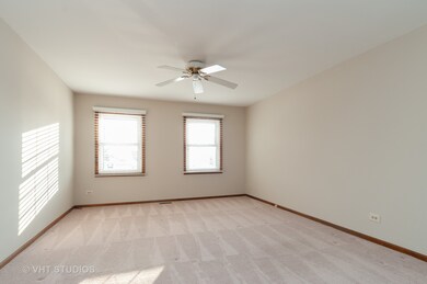 1125 Hyde Park Ln, Naperville, IL 60565 - photo 3