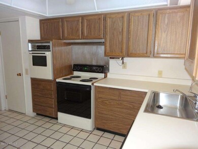 07 Kitchen 11139 W Venturi