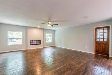 549 Lakeshore Dr, Ennis, TX 75119 - photo 2