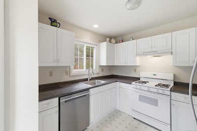 25 Hamden Hills Dr unit 69, Hamden, CT 06518 - photo 4