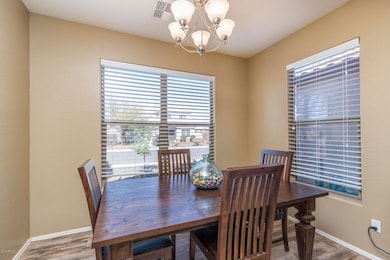 6) DINING AREA