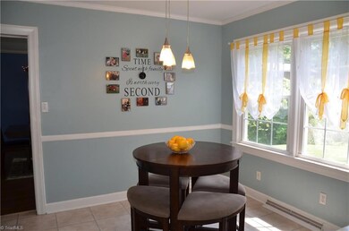 Breakfast Area in Kitchen, Great Size!