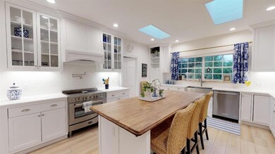 YFkNx1pu5dH - Chef s dream kitchen