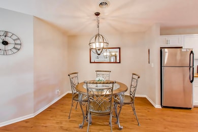 9D Wildwood - Dining Area