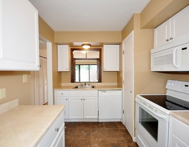 308 Windsor Dr unit 308, Framingham, MA 01701 - photo 5
