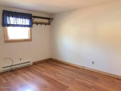 122 Penn Ct, Dingmans Ferry, PA 18328 - photo 4