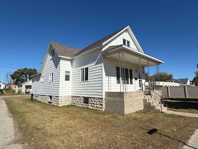 1012 11th Ave, Menominee, MI 49858 - photo 2