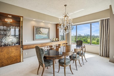 DINING ROOM: 17 X 13
Built-in burl wood cabinets
