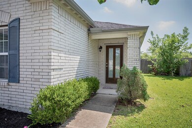 2807 Waterside Trail, Pearland, TX 77584 - photo 3