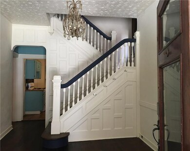Stunning entryway measures 10x10.