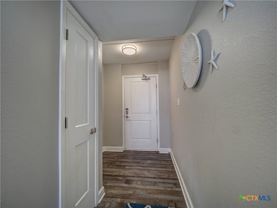 Entry/foyer, coat closet
