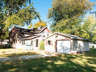 702 E Timber St, Pontiac, IL 61764 - photo 2