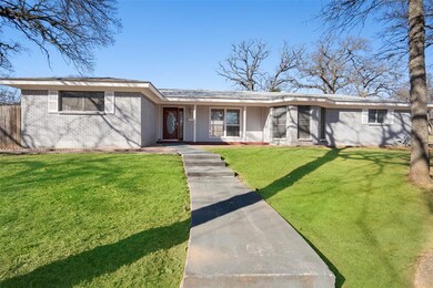 1005 Scott Dr, Hurst, TX 76053 - photo 2