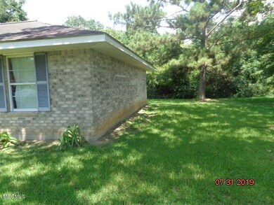 109 N Lewis Cir, Picayune, MS 39466 - photo 2