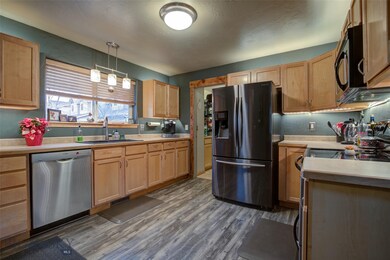 Kitchen (new refrigerator in 2018)