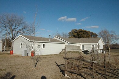 22102 Meade Rd, Parsons, KS 67357 - photo 5