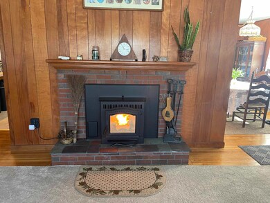 46 Chase St, Claremont, NH 03743 - photo 5