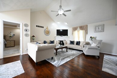 6931 Catalpa Springs Dr, Louisville, KY 40228 - photo 4